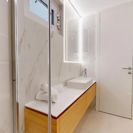 Luxury Zoe *