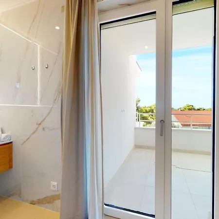 Zoe Apartment