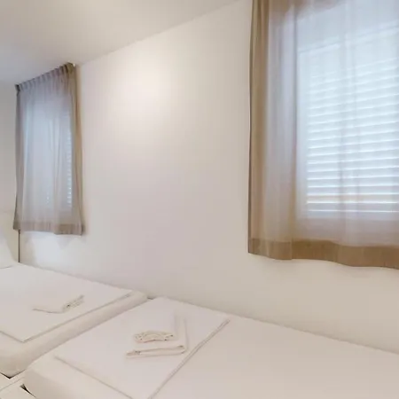 Zoe Apartment *