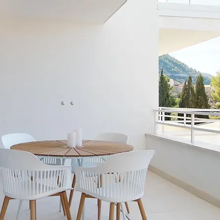 Zoe Apartment