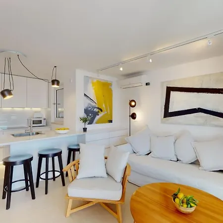 Zoe Apartment