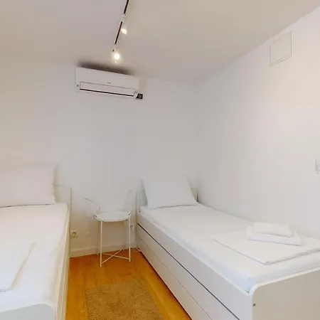 Zoe Apartment *